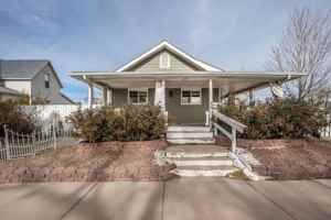 featured image of 903 W 15th St