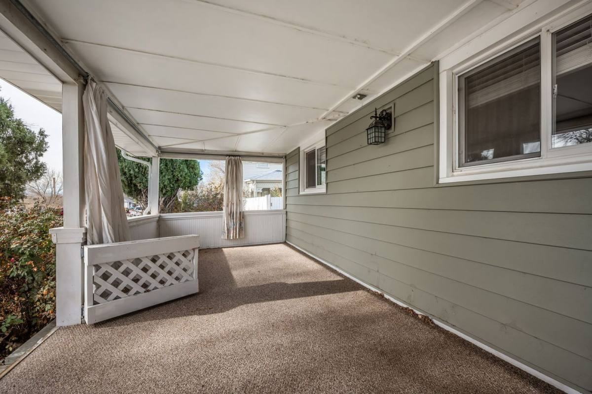 903 W 15th St - Photo 4 of 10