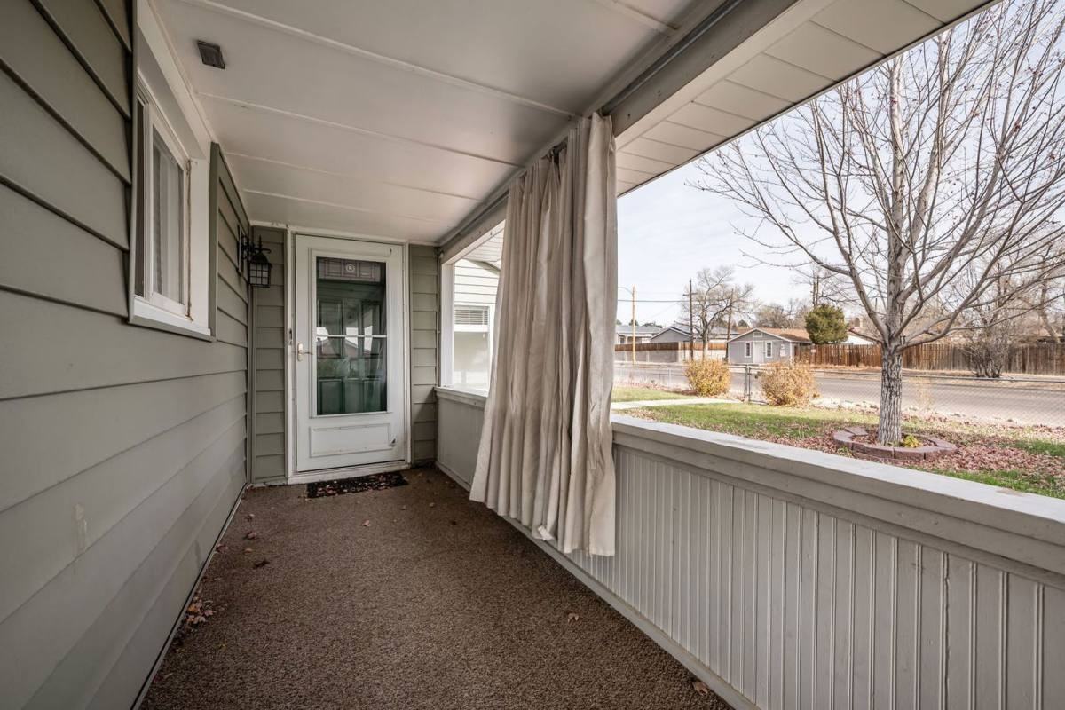 903 W 15th St - Photo 6 of 10