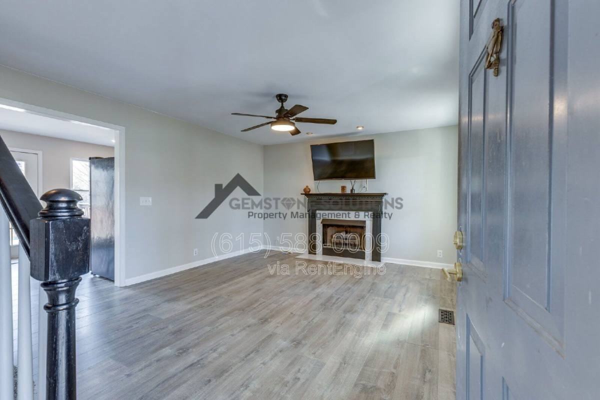 500 Windy Rd - Photo 2 of 10