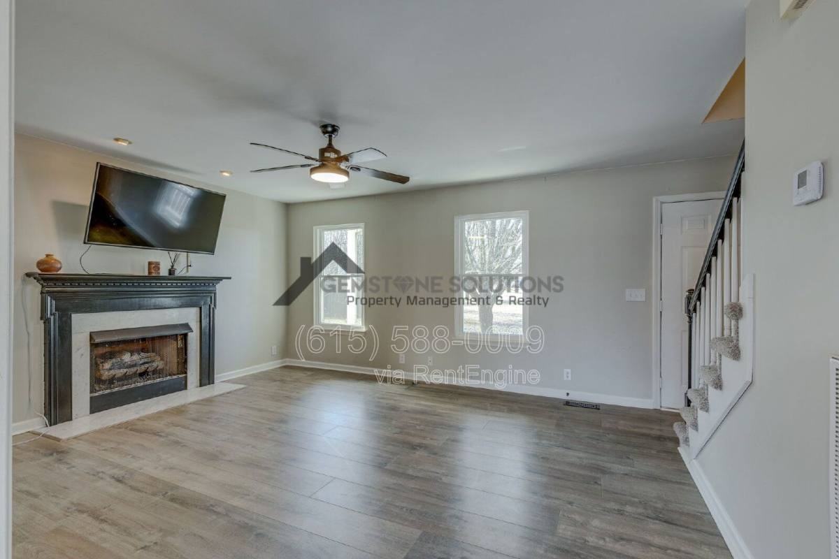 500 Windy Rd - Photo 3 of 10