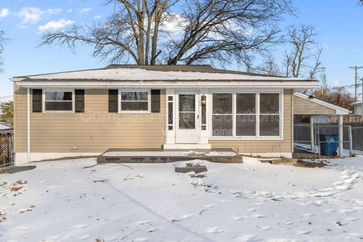 10044 Pepper Ln - Photo 2 of 10