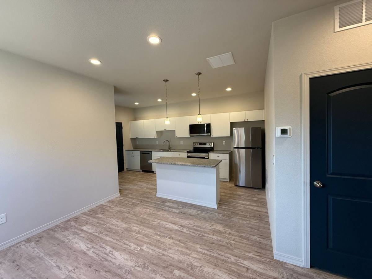 278 W Harmony Dr - Photo 2 of 10