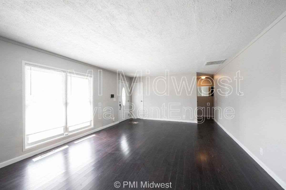 3926 Malibu Dr - Photo 2 of 10