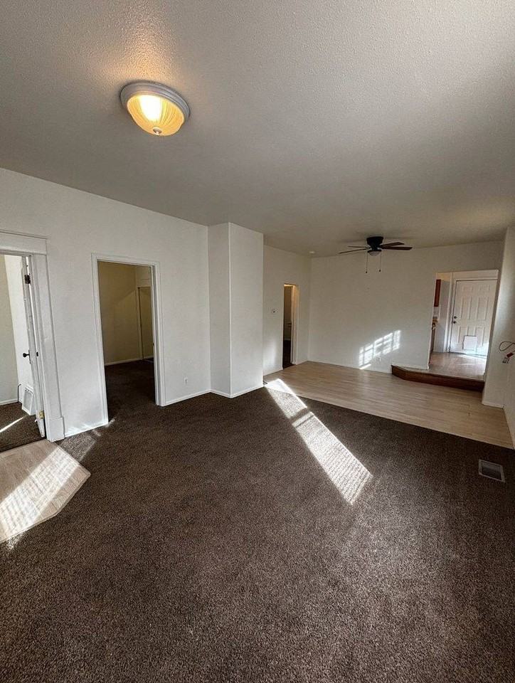 1210 N Elizabeth St - Photo 4 of 10