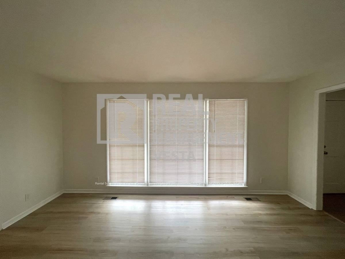 2866 Glen Echo Dr - Photo 2 of 10