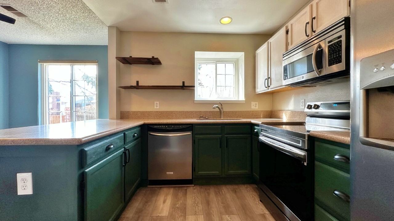 3981 S Carson St - Photo 6 of 33