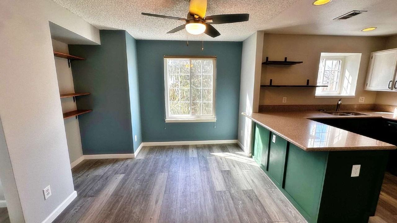 3981 S Carson St - Photo 7 of 33