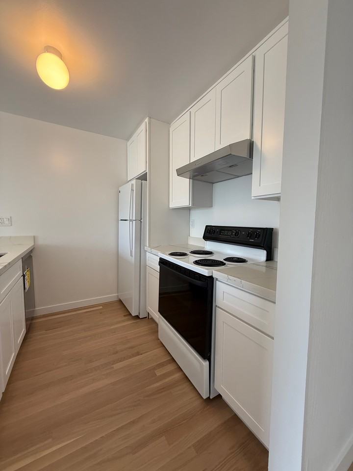 2711 Octavia St #102 - Photo 4 of 10