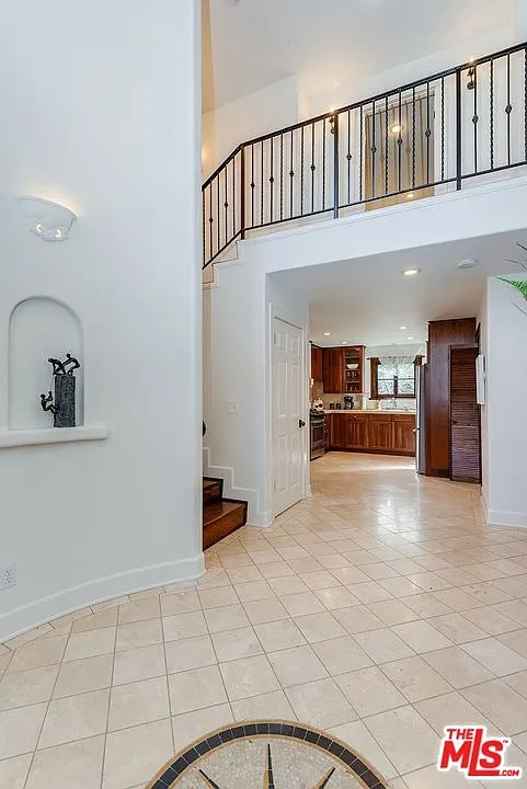 835 N Sycamore Ave - Photo 5 of 13