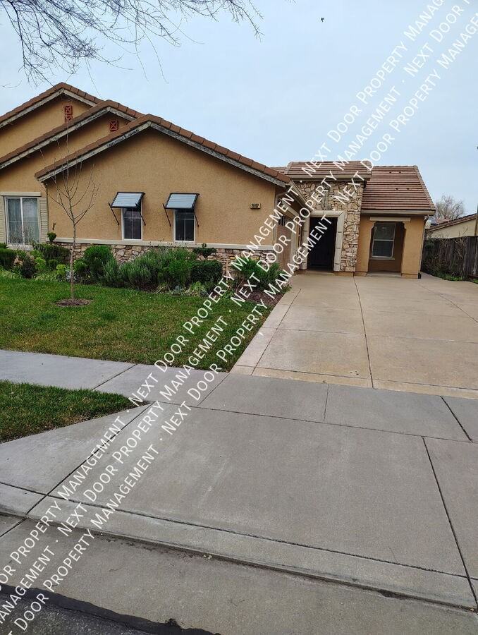 2667 Garrett Way - Photo 2 of 40