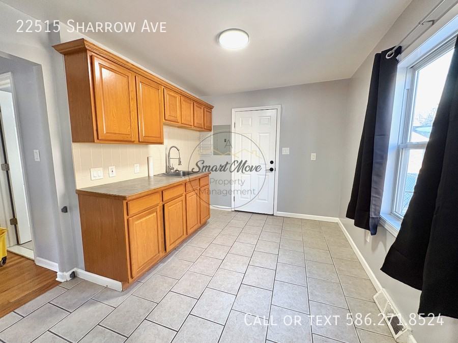 22515 Sharrow Ave - Photo 4 of 13