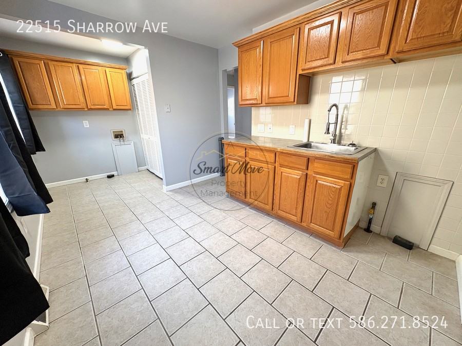 22515 Sharrow Ave - Photo 6 of 13