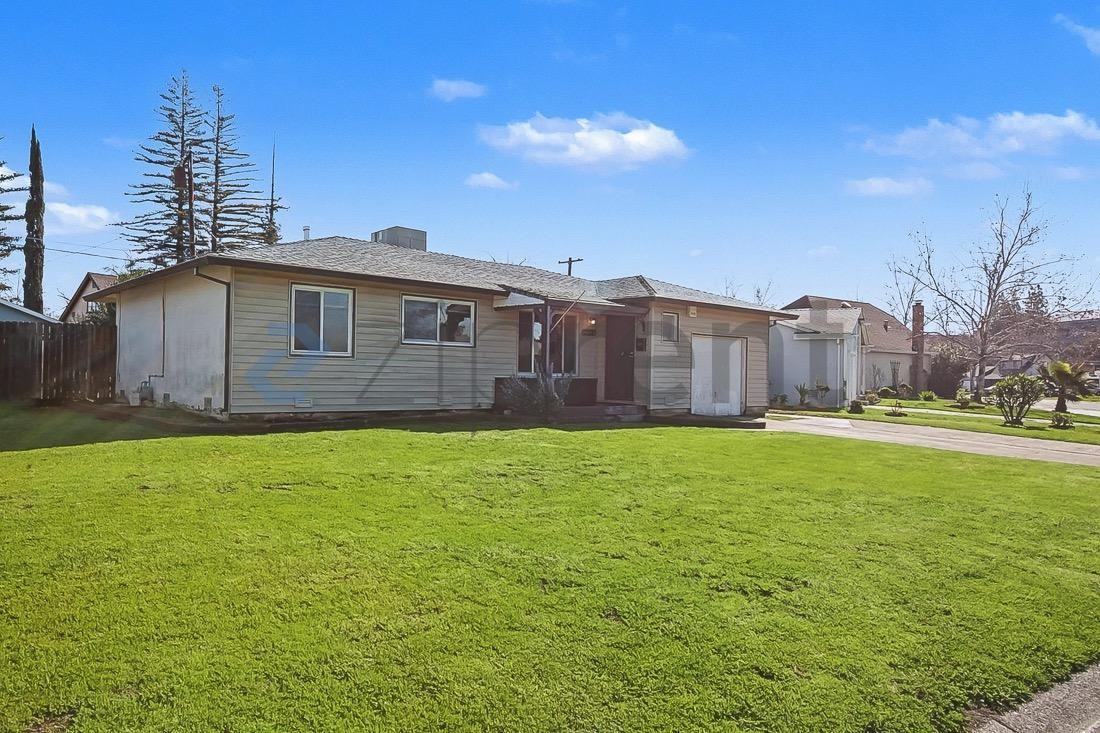 1644 Bowling Green Dr - Photo 4 of 38