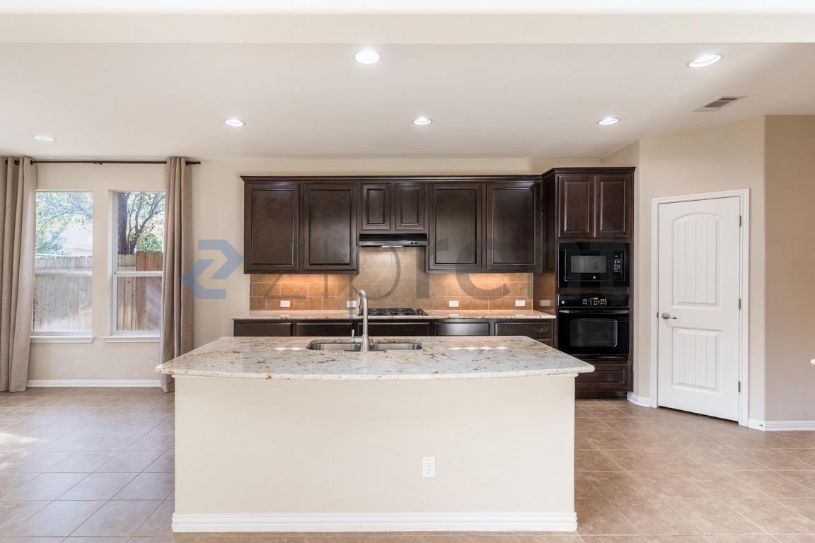 2406 Sweetwater Ln - Photo 6 of 29