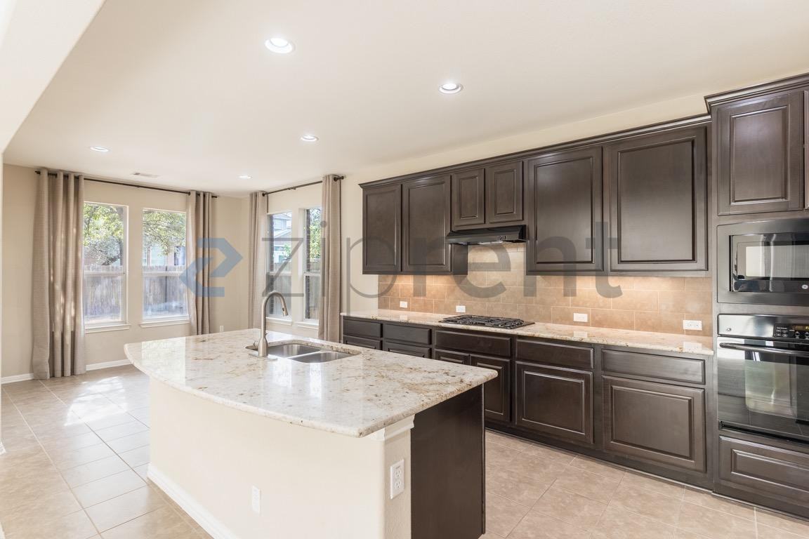 2406 Sweetwater Ln - Photo 7 of 29