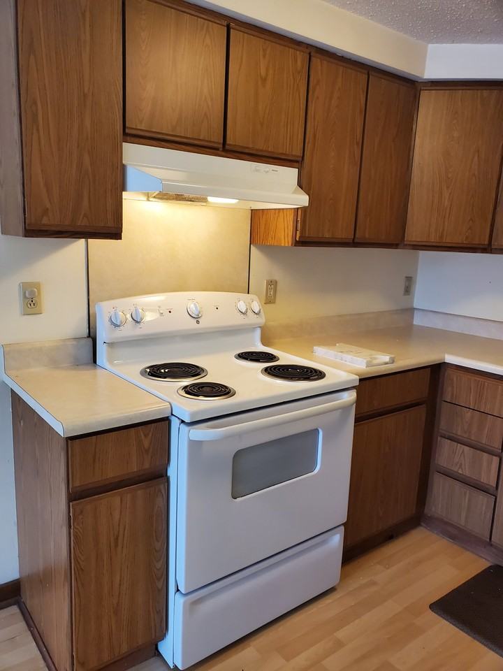 735 Main St #F - Photo 3 of 11