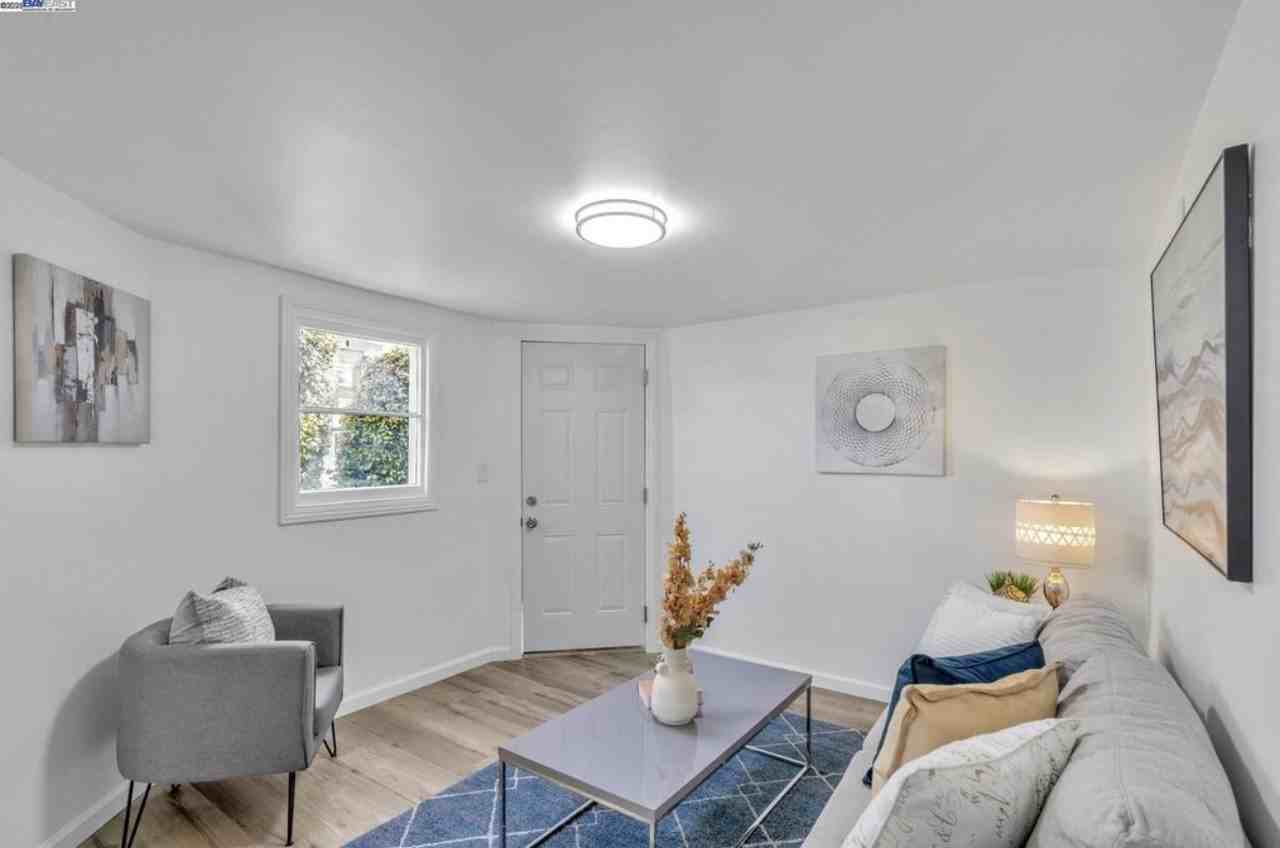 2025 34th Ave #A - Photo 4 of 10