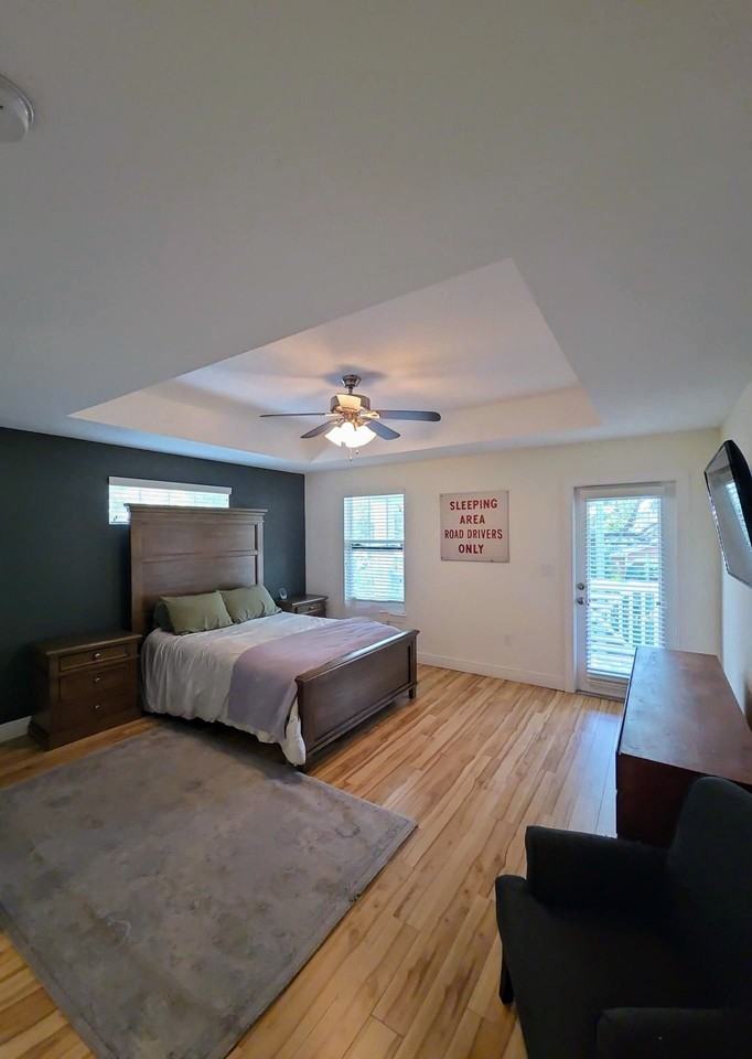 857 10th Ave S #NA - Photo 5 of 32