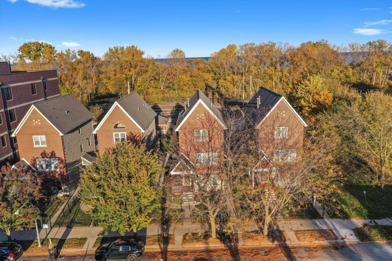 3769 S Lake Park Ave #3769 - Photo 4 of 28