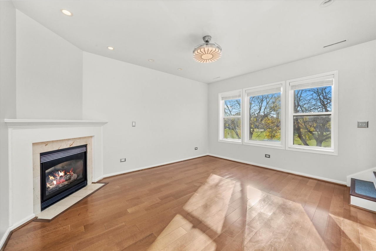 3769 S Lake Park Ave #3769 - Photo 5 of 28