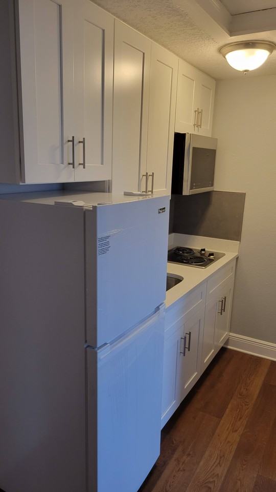 715 Palm Dr #2 - Photo 5 of 12