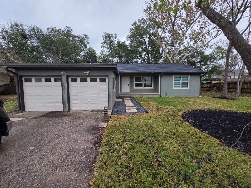 704 S Kansas Ave - Photo 3 of 10