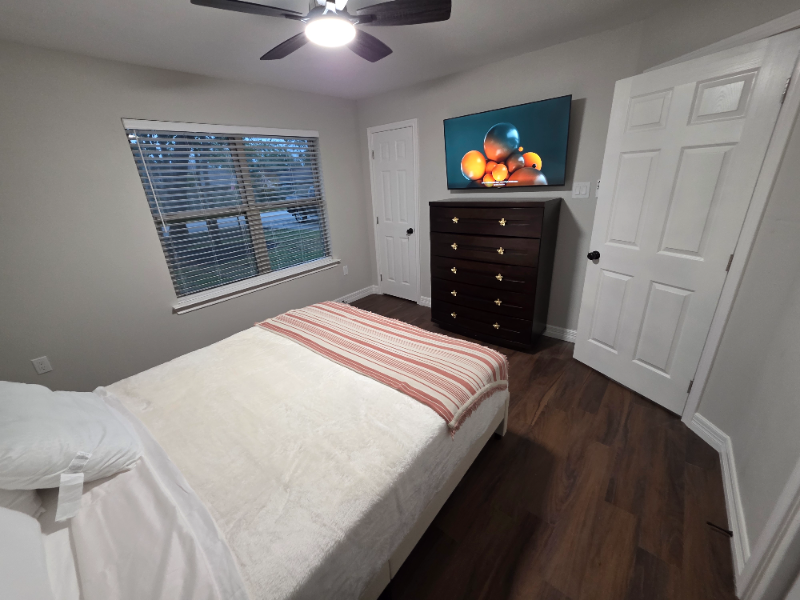 704 S Kansas Ave - Photo 6 of 10