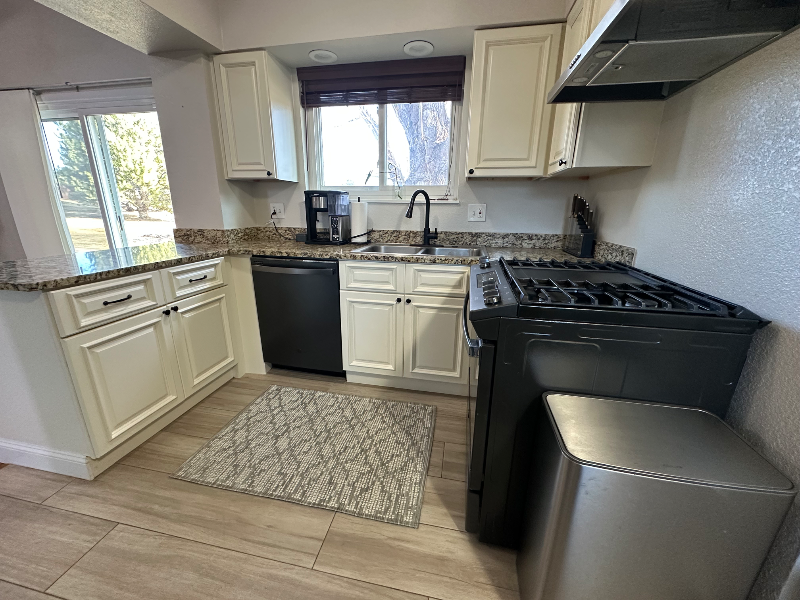 398 Cypress St - Photo 6 of 12