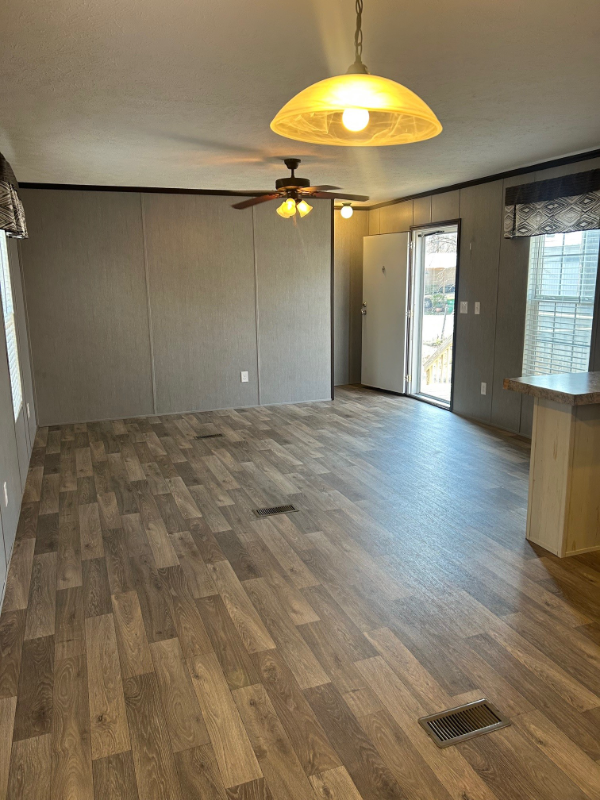 302 Lakeview Rd - Photo 2 of 7