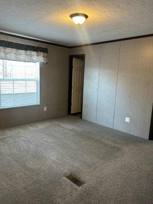 302 Lakeview Rd - Photo 3 of 7