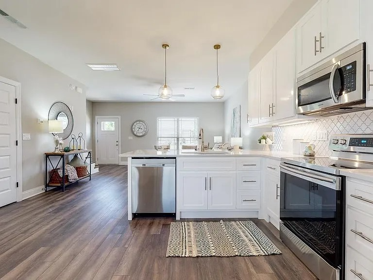 555 Gresham Ln #6D - Photo 4 of 11