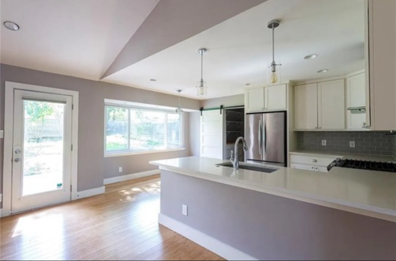 2509 Loyola Ln - Photo 3 of 10