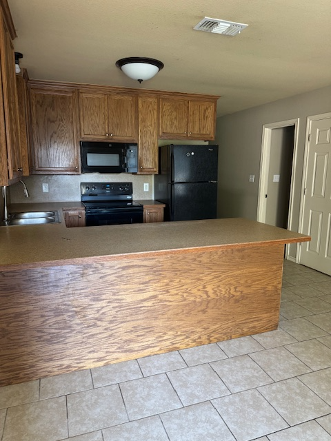 1810 Laurel St - Photo 2 of 6