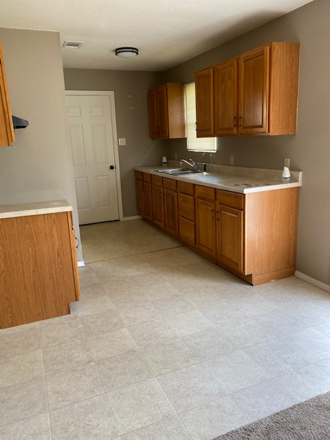 3012 E 54th St - Photo 4 of 6