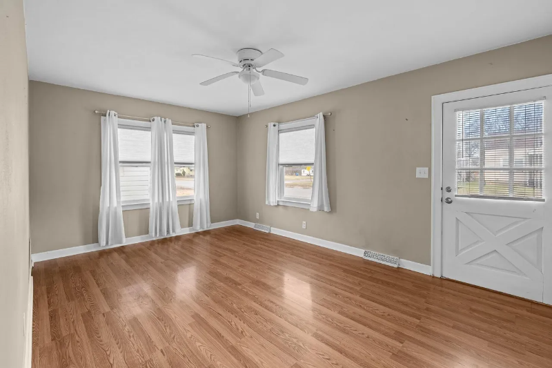 2517 3rd St - Photo 3 of 8