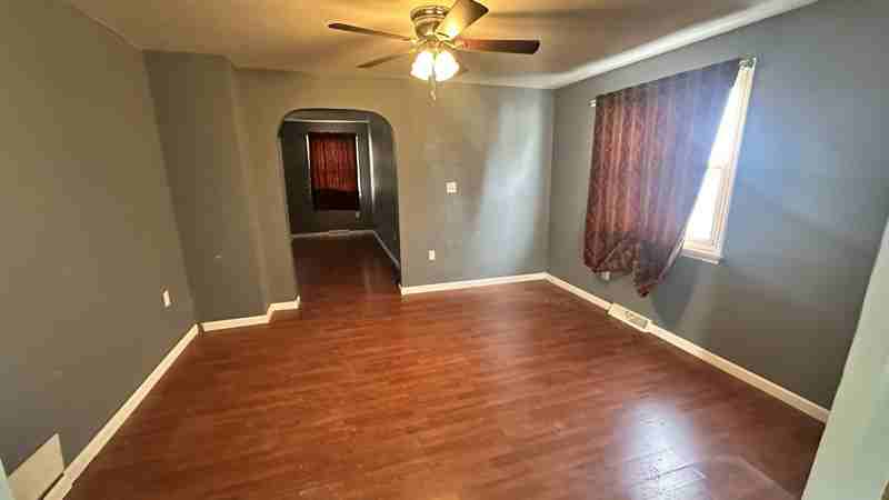 1005 Hancock Ave - Photo 2 of 11