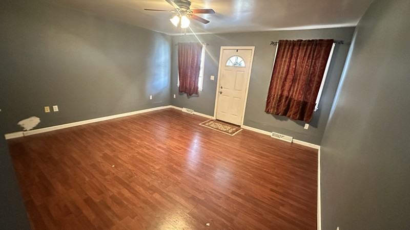 1005 Hancock Ave - Photo 3 of 11