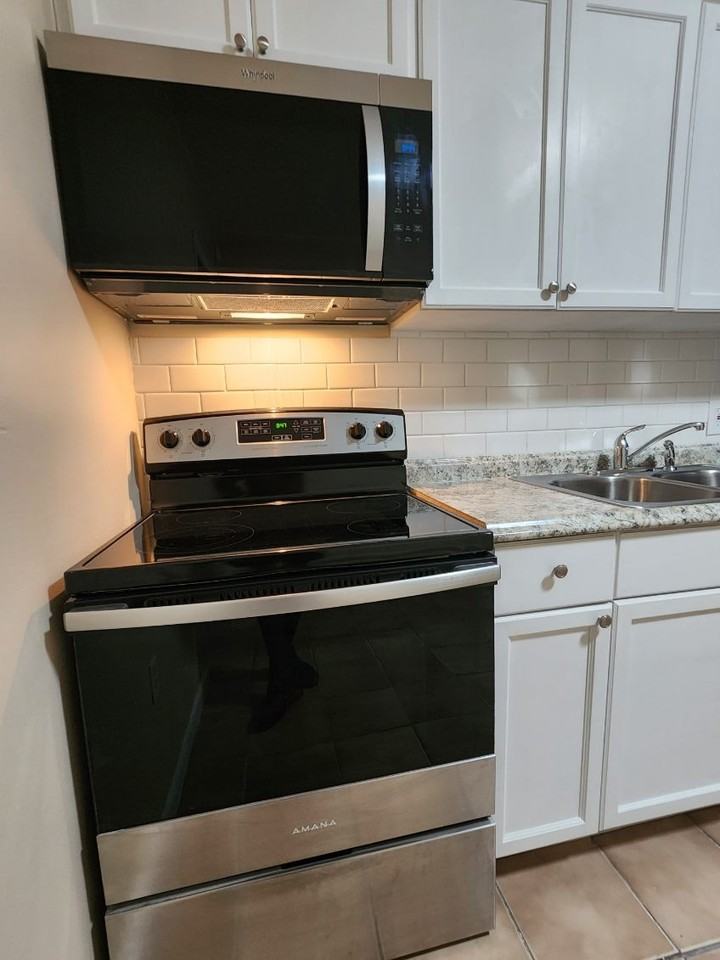 812 E Lotus Ave, Unit A - Photo 4 of 12