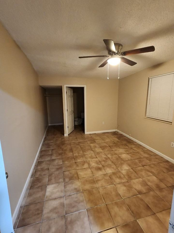 812 E Lotus Ave, Unit A - Photo 5 of 12