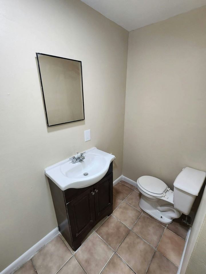 812 E Lotus Ave, Unit A - Photo 6 of 12
