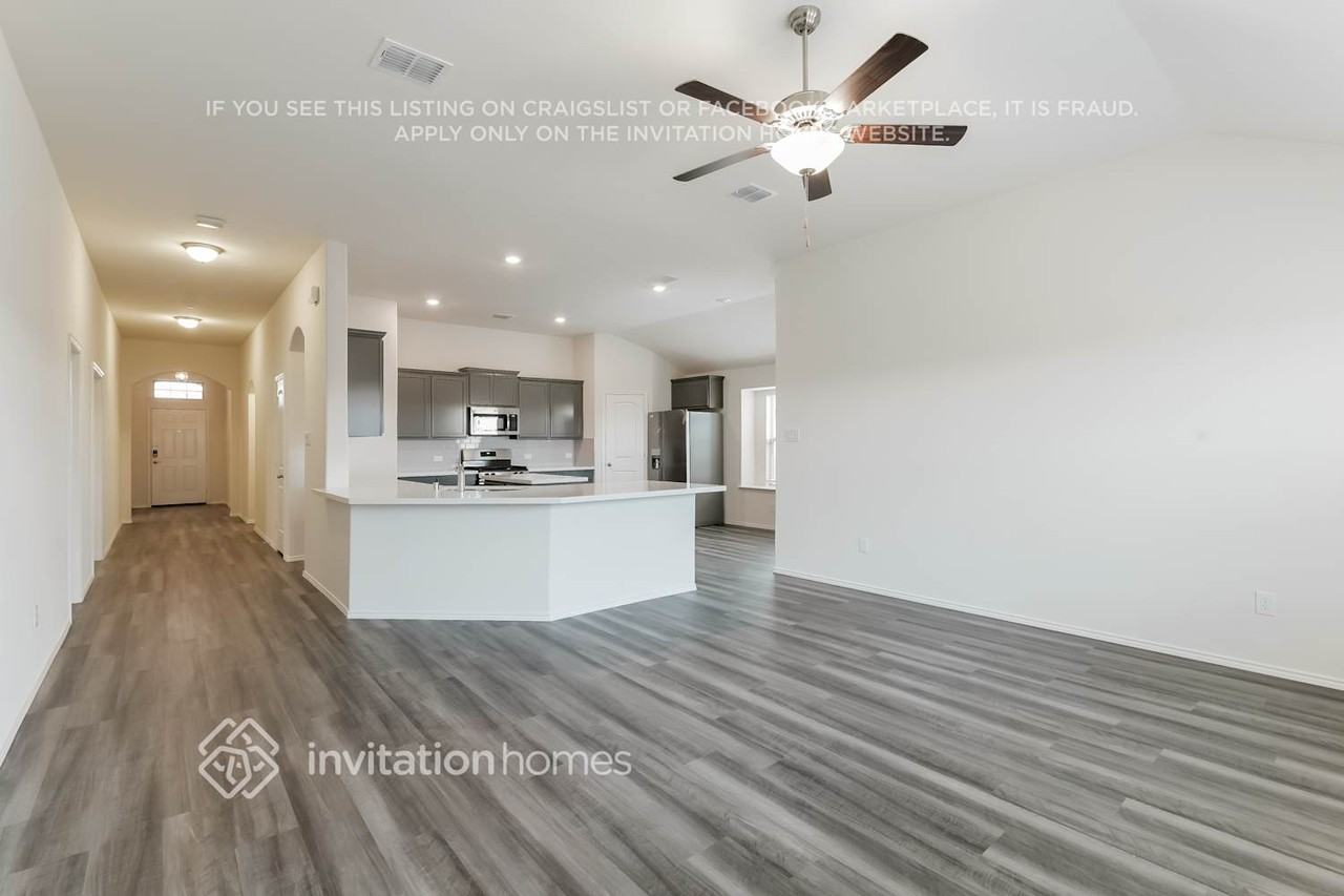 417 Pollyann Trl - Photo 4 of 19