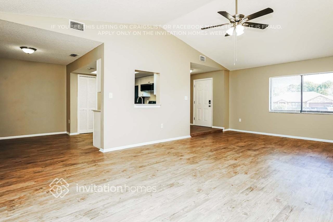 5210 Curtis Blvd - Photo 3 of 17