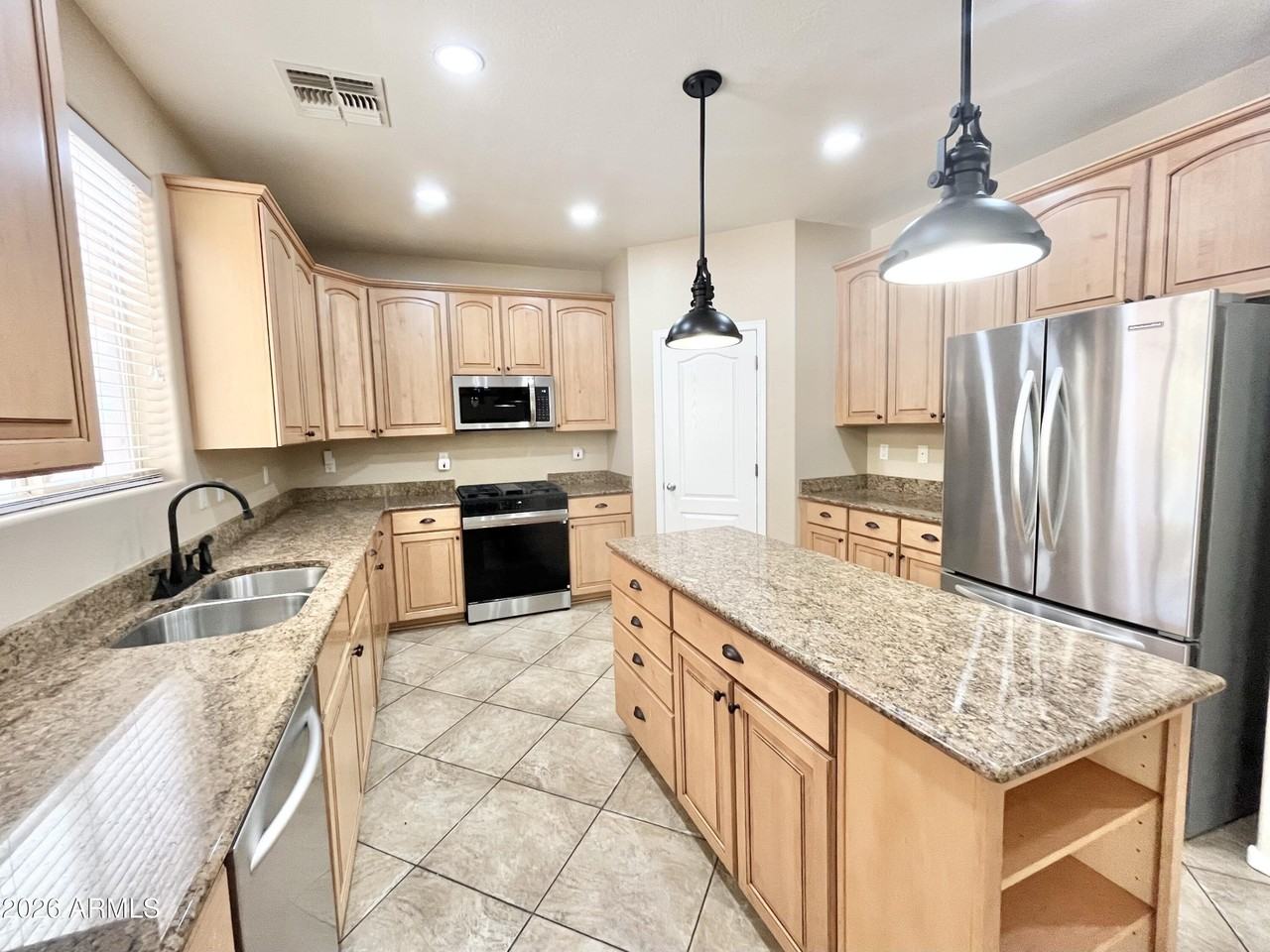 17269 W Morning Glory St - Photo 6 of 33