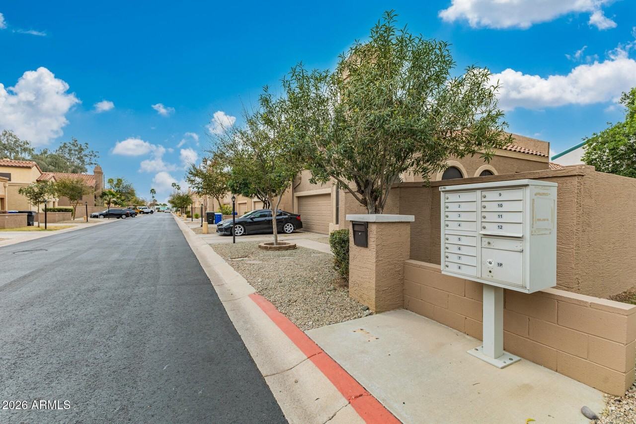 2045 N Sunset Dr - Photo 3 of 37