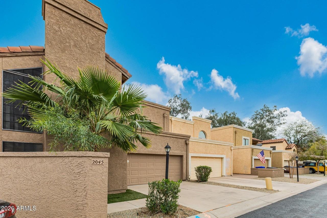 2045 N Sunset Dr - Photo 5 of 37