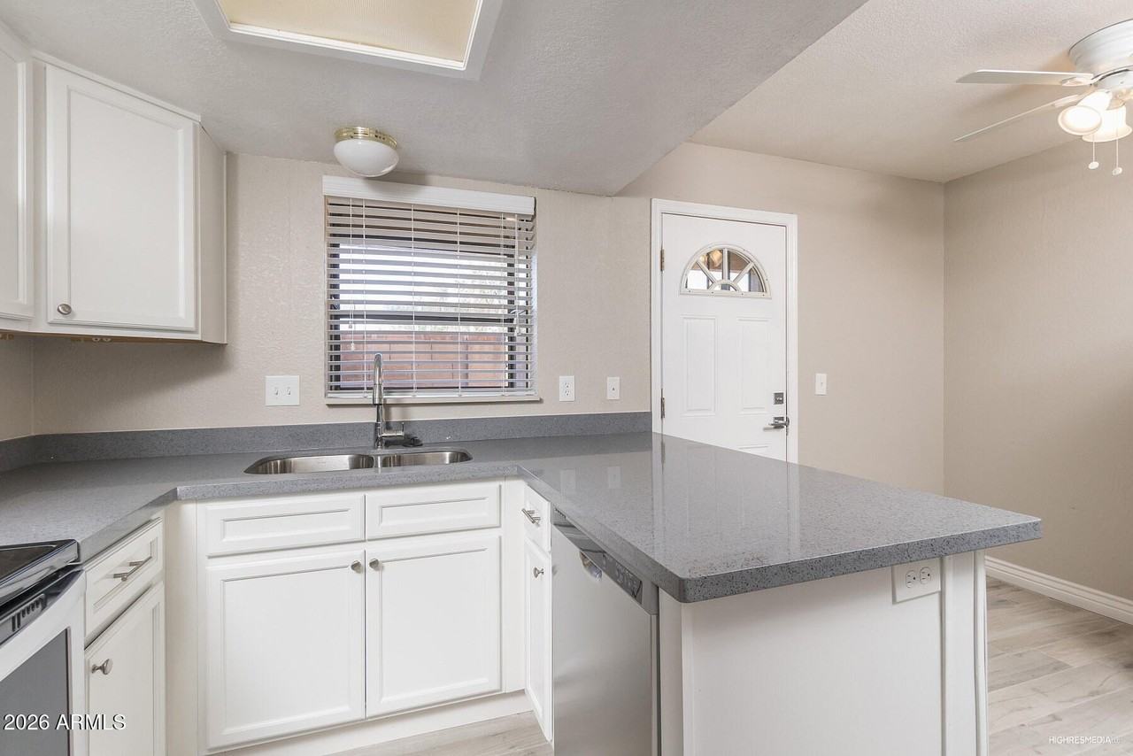 4850 E Kachina Trl Unit 4 #4 - Photo 5 of 21