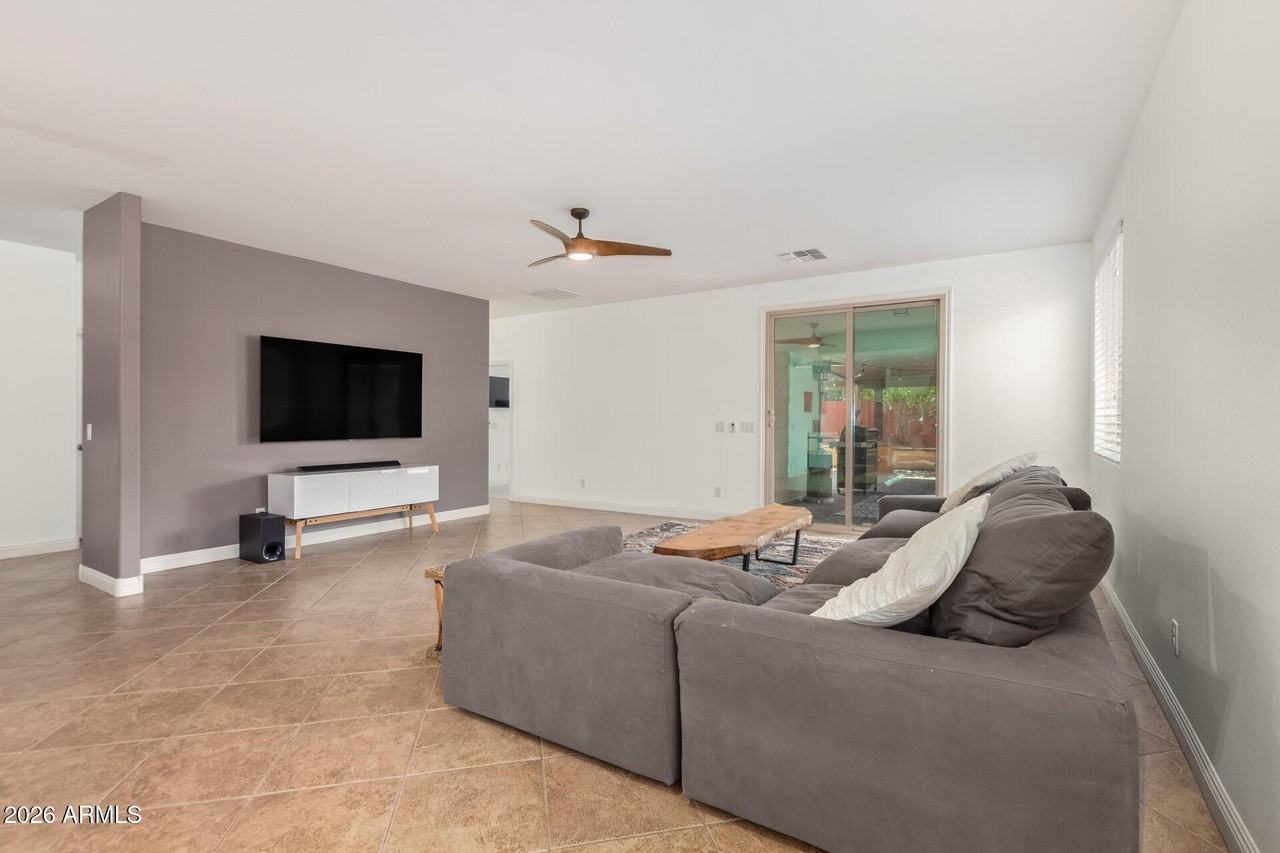 1317 E Eucalyptus Ln - Photo 5 of 22