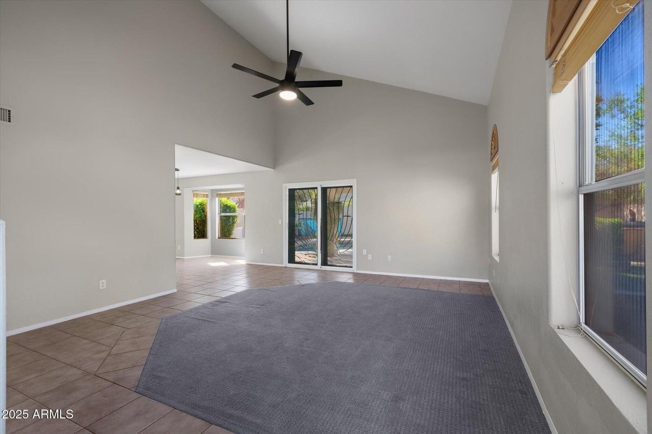 1683 W Maplewood St - Photo 2 of 28