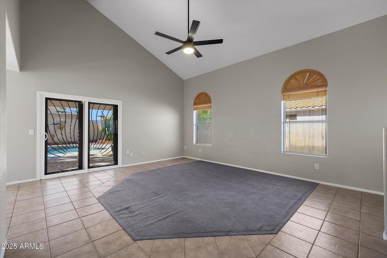 1683 W Maplewood St - Photo 3 of 28